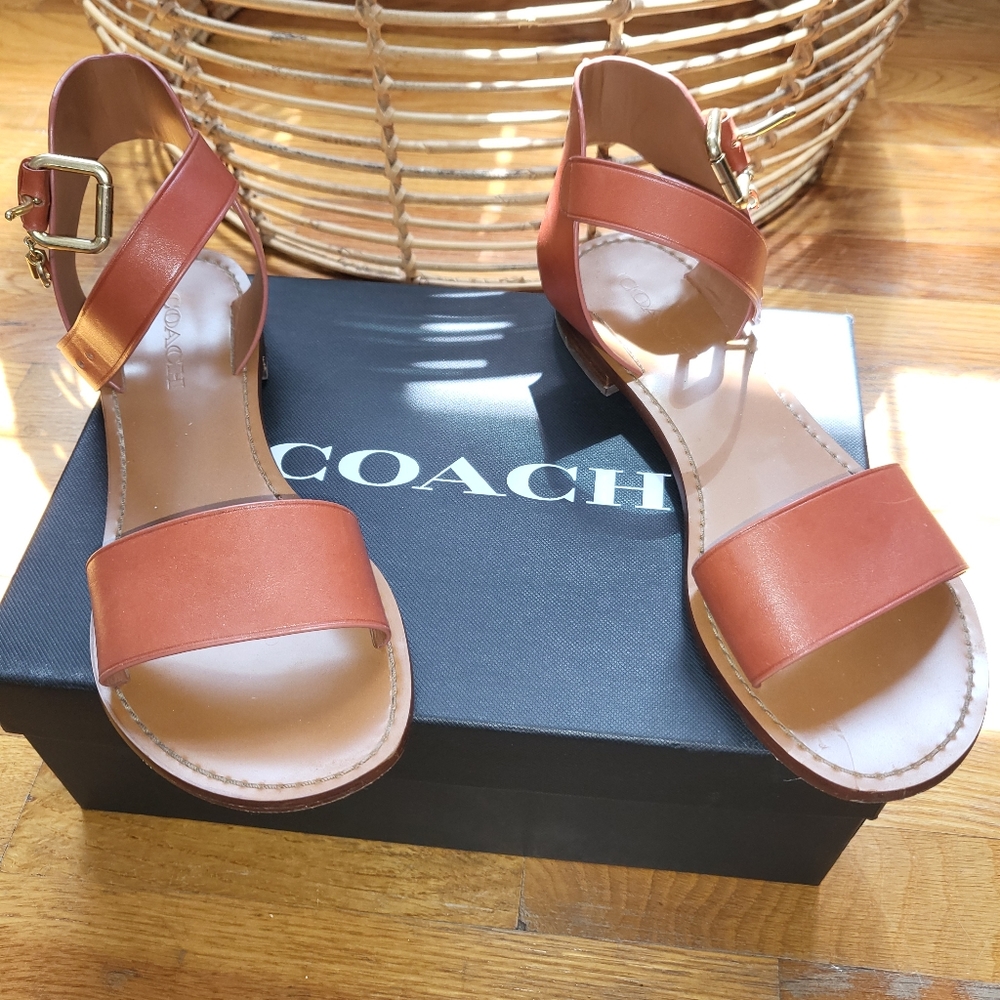 Flat sandal